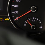 Kontrolka silnika (check engine) – co oznacza i&nbsp;co robić, gdy się zapali
